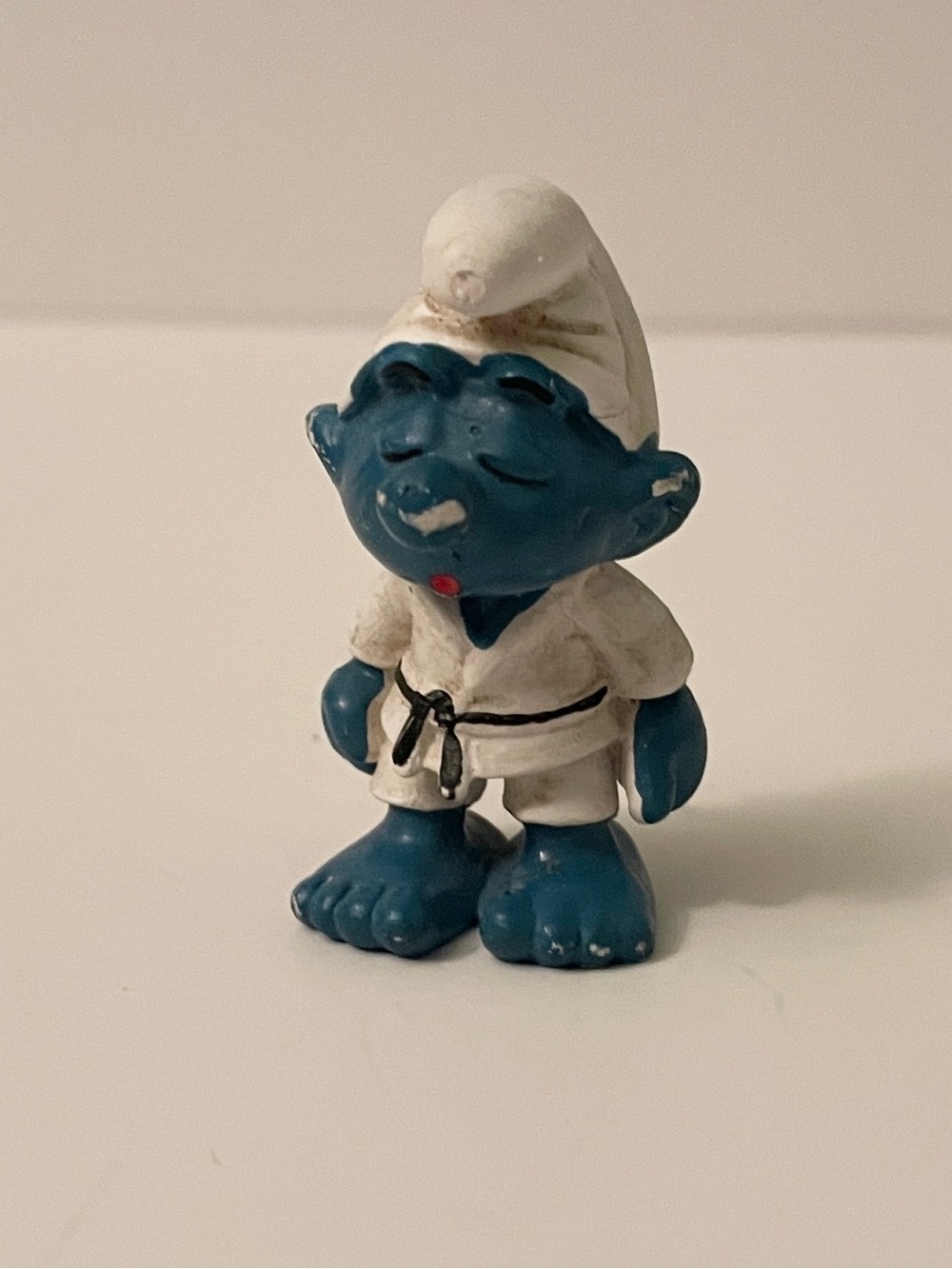 Vintage 1981 Schleich Peyo Karate Judo Smurf PVC Figure White Gi Black Belt